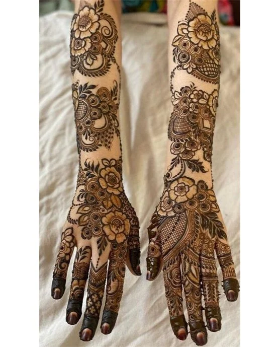 Contrast And Diamond Majestic Back Hand Mehndi Design Touch
